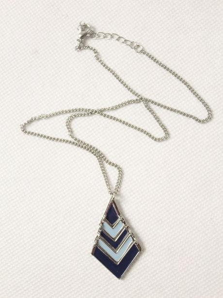 Strieborný náhrdelník s modrým príveskom