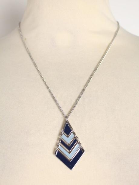 Strieborný náhrdelník s modrým príveskom